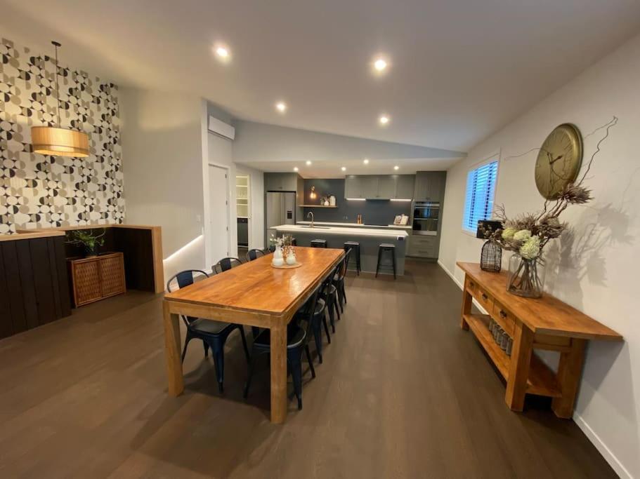Villa Luxury Escape In Cbd - Walking Distance To Town Tauranga Exterior foto
