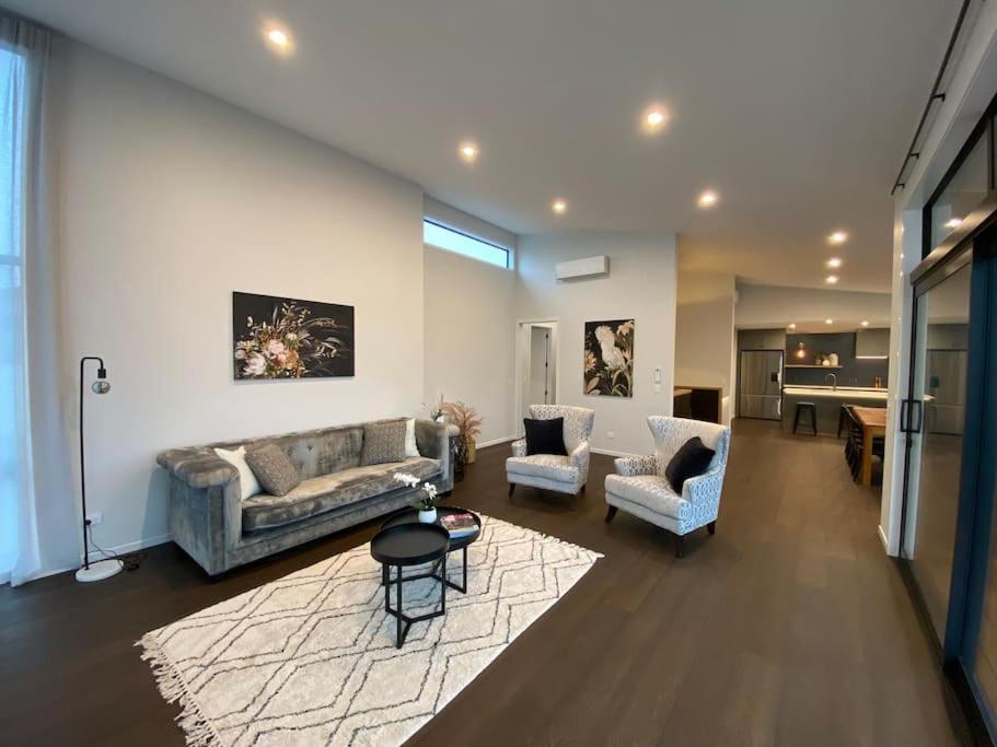 Villa Luxury Escape In Cbd - Walking Distance To Town Tauranga Exterior foto