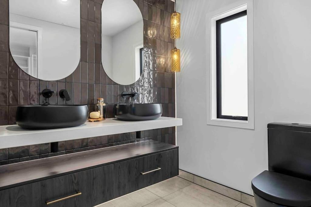 Villa Luxury Escape In Cbd - Walking Distance To Town Tauranga Exterior foto