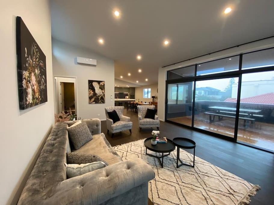 Villa Luxury Escape In Cbd - Walking Distance To Town Tauranga Exterior foto