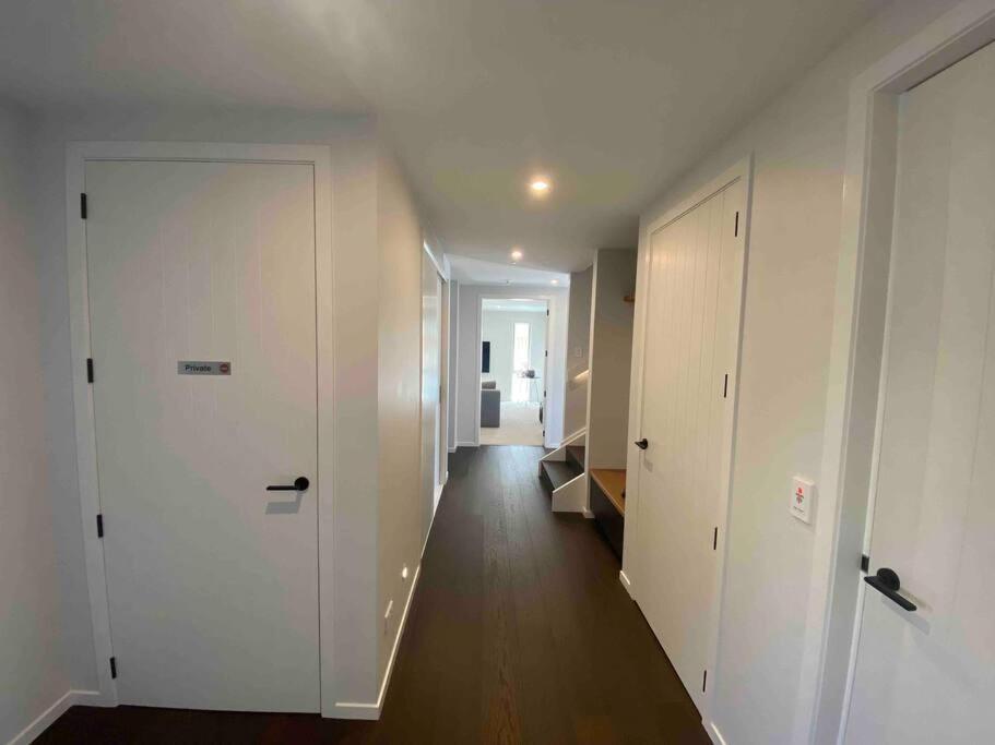 Villa Luxury Escape In Cbd - Walking Distance To Town Tauranga Exterior foto
