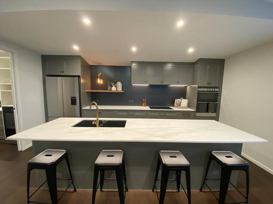 Villa Luxury Escape In Cbd - Walking Distance To Town Tauranga Exterior foto